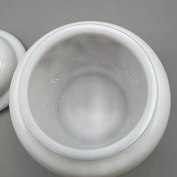 Vintage Avon Milk Glass Jar With Lid Floral Bird Ginger Jar #7 - Picture 4 of 5